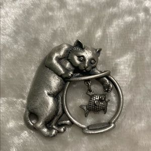 ☘️JJ Jonette Pewter Cat and Fish in Bowl Brooch